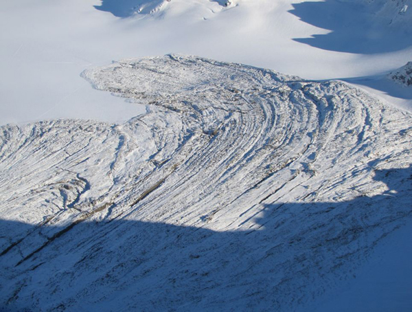 美国阿拉斯加州发生世界上最大的自然山体滑坡
