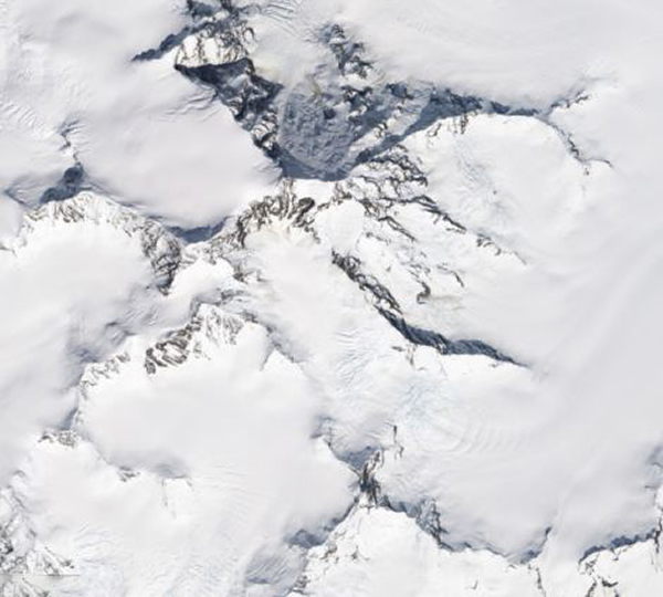 美国阿拉斯加州发生世界上最大的自然山体滑坡