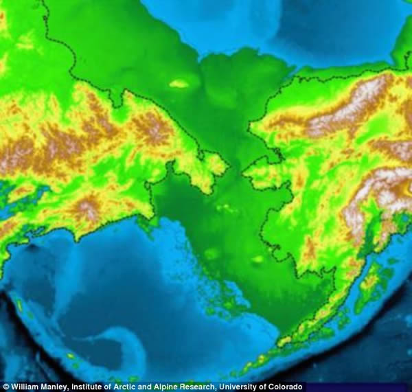 这张地图用虚线划出了现代西伯利亚(左图)和阿拉斯加(右图)的区域范围。暗绿色(现在被海洋覆盖)更广阔的区域代表了上一次冰川极盛期末期白令陆桥所处的位置。