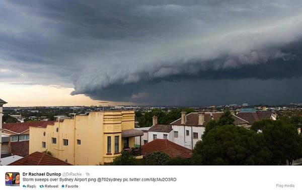 澳大利亚悉尼市上空云层翻滚如同世界末日