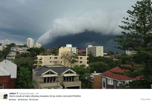 澳大利亚悉尼市上空云层翻滚如同世界末日
