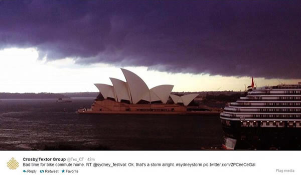 澳大利亚悉尼市上空云层翻滚如同世界末日