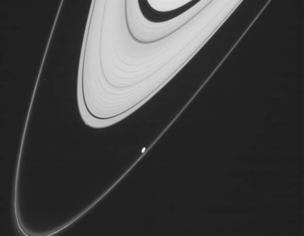 �׶ش�ѧ����Ů��ѧԺ���ڿ�����Ĭ�Carl Murray��˵�����о�������ɴ����������Ƭʱ����ע�⵽������Ƭ�ϵ������״������������λ������A���Ҳ��Ե