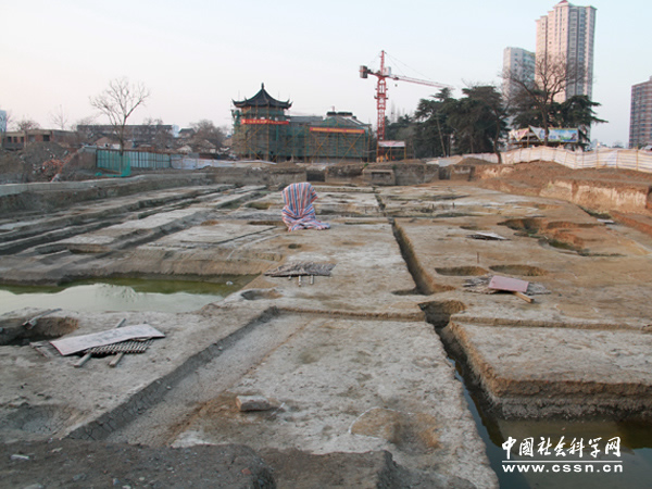 南京秦淮区鸣羊街胡家花园南侧的古建筑遗址发掘现场