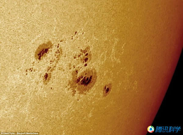 ͼ�к�ɫС�ߵ���̫�����ӡ�