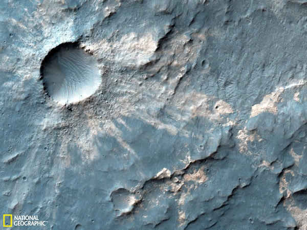 ���ɫ�ĳ���ɢ���ڻ��Ǳ���֮��