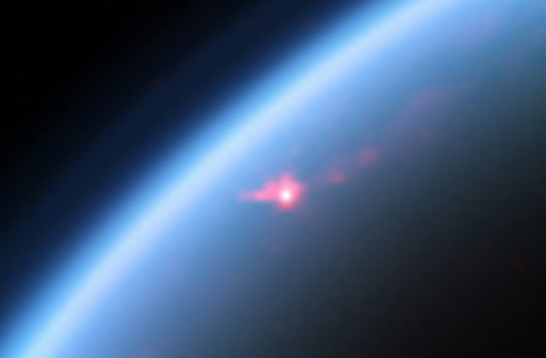 Cassini VIMS image showing specular reflections in one of Titan��s many lakes dur