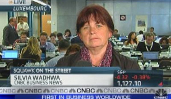 美国女猎人晒与猎杀的美洲狮合照遭死亡威胁