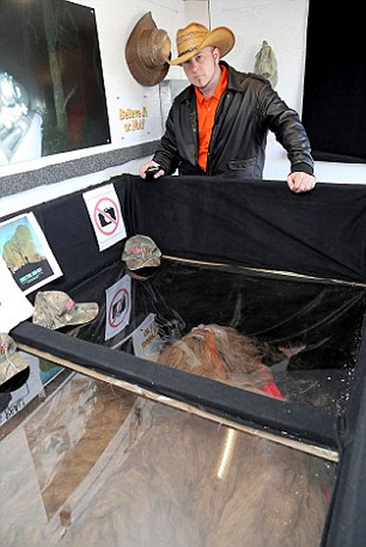 美国男子伪造“大脚怪”巡展谋利