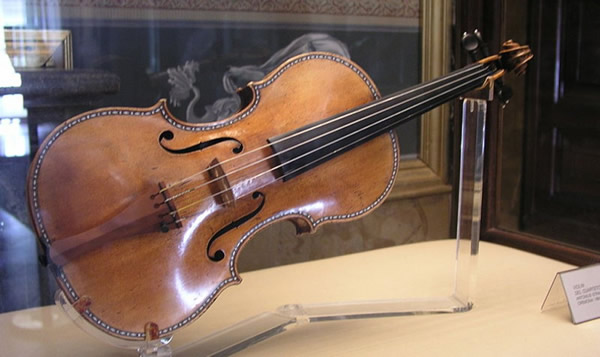 研究发现著名的小提琴独奏者无法把旧的小提琴