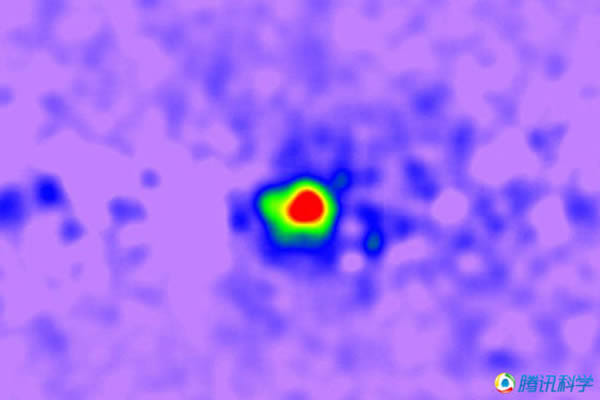 暗物质是充斥宇宙的一种神秘物质,科学家们对其知之甚少。但科学家们认为他们已经又向着揭示暗物质本质的方向迈进了一步。