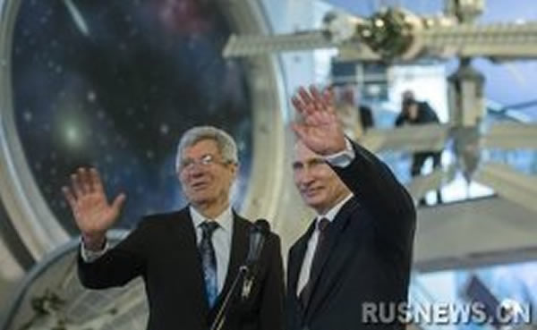 俄罗斯总统普京同国际空间站连线并致以“宇航员日”节日祝贺
