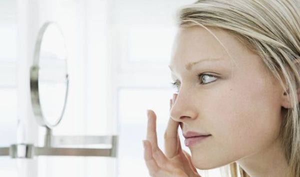 英国科学家发现能在隐形眼镜药水内存活4小时的高抗药性细菌