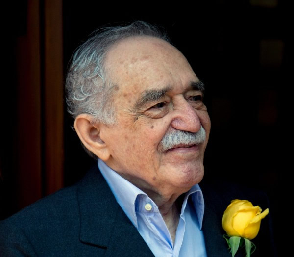 马奎斯最后一次公开露面时,脸带微笑。