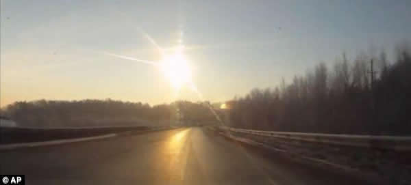 当时陨石在空中发生爆炸,冲击波造成地面1200人受伤。