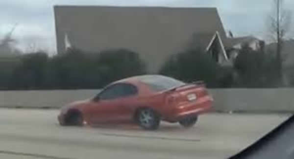 ������ɫ���丣���ܳ�Ұ���ڹ�·�ϡ����֡��ɳ�