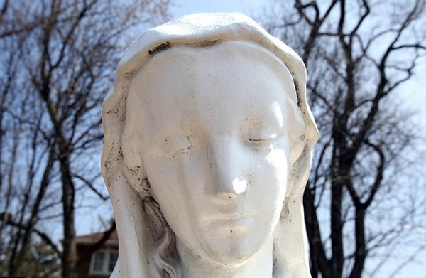 ʥĸ������ϵ�ˮ�ۣ�����ȥ����������������