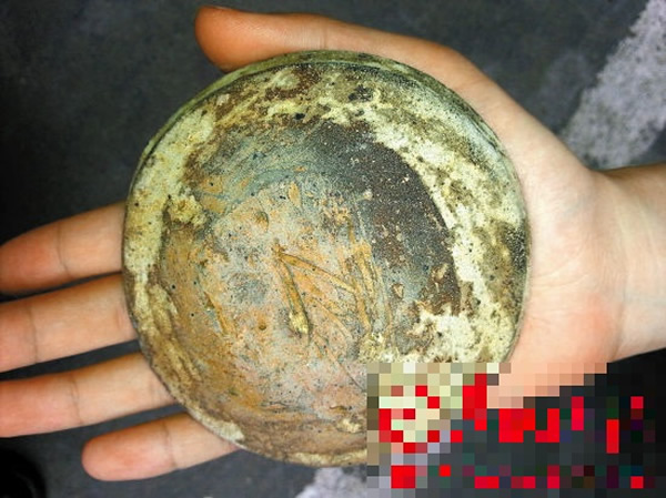 农村村民用以喂鸡的古陶器,相信来自周朝时代。