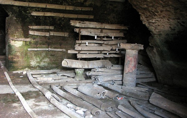 ���������彫Ȫˮ�������ڵ�Ǧ��