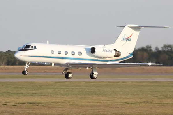 ������II���ͷɻ���NASA����ѵ���Ա��ʻ����ɻ������ܵ�