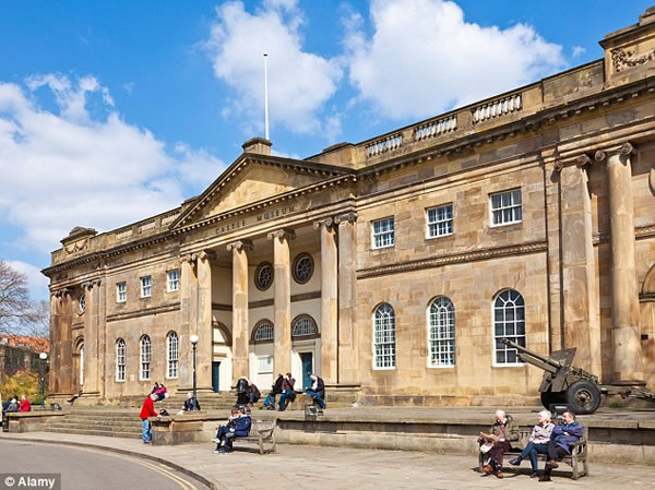 逛英国约克郡城堡博物馆竟然被鬼魂跟踪?