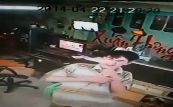 Խ��һ�������ڰ��ֻ����ʱ��ǿ���������