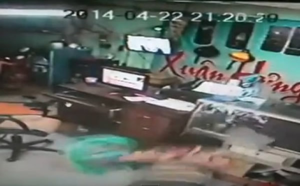 Խ��һ�������ڰ��ֻ����ʱ��ǿ���������