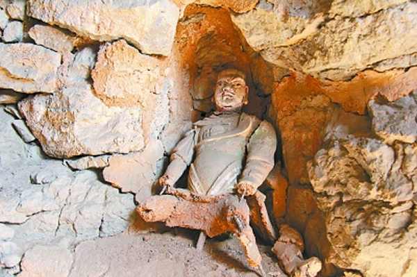 山西省阳曲县红峗山古代石洞中发现至少凿刻于明代之前的千佛造像