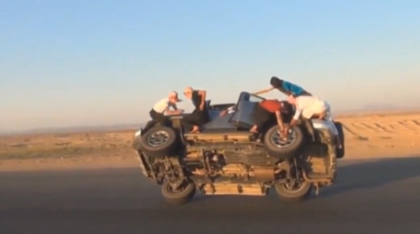 ɳ�ذ�����һȺð������������ʻ�����гɹ���������̥