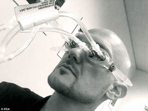 ������ֵ�Լ��ѷ�������ģ�ŷ�޺�����Ա����ɽ��-��˹�����ڲ���һ��ר��������ϴ�۾���̫���۾�