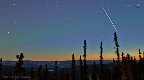 科学家称5月24日地球将穿越彗星209P/LINEAR留下的碎屑区,届时可能将出现流星雨