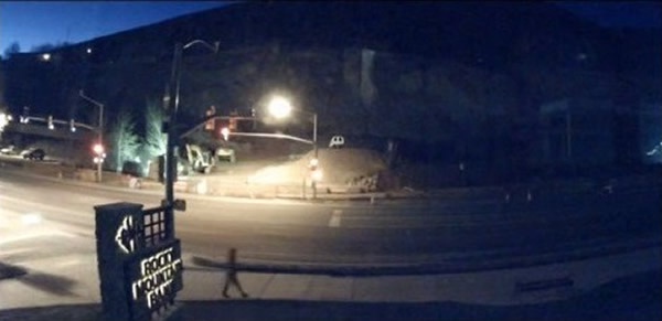 外星人还是灵异现象?美国男子在街上走着突然凭空消失