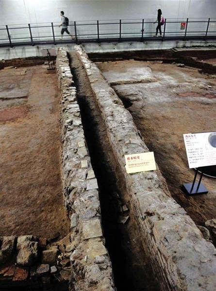 曲流石渠遗址现场