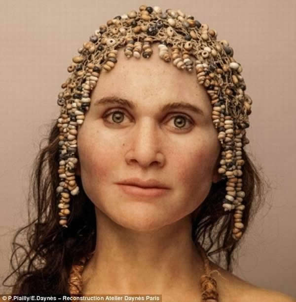 图中是曾经生活在法国境内的智人，依据骨骼显示出智人的面孔模样，以及性格。