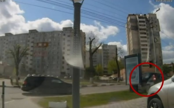 战斗民族惊人的“倒车技术”