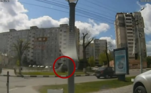 战斗民族惊人的“倒车技术”