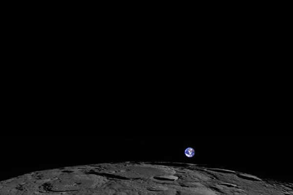 月球勘测轨道器拍摄的“地出”