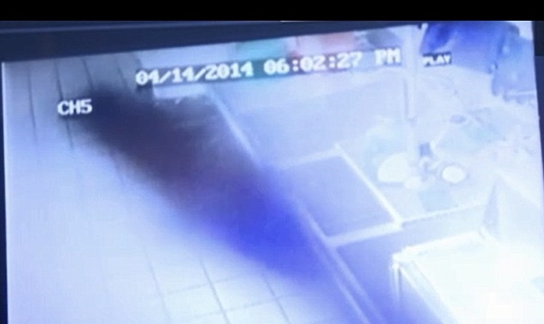 闭路电视拍到的怪影