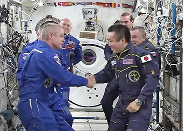 �����һ���������ʿռ�վվ��ְ���˹��ɭ�������֣�NASA����ͼ��