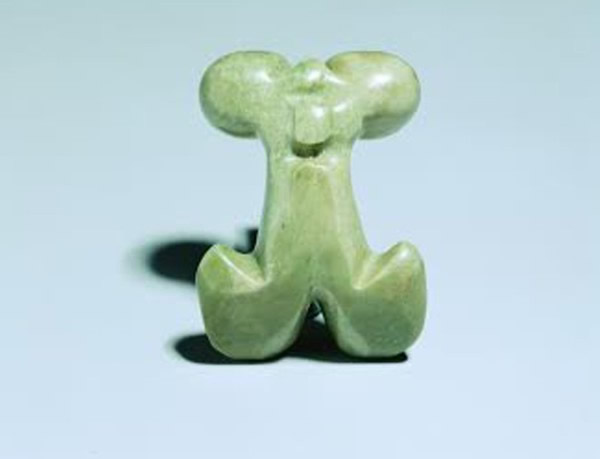 盐寮遗址的“花冈山文化蛙形玉饰”被台湾列为国宝