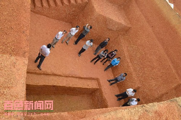 发掘的探坑坑底