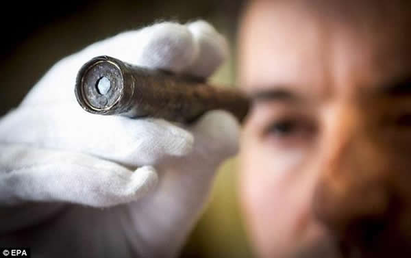 荷兰天文学家证实这是迄今发现世界上最古老的望远镜,现在波哈夫博物馆陈列。