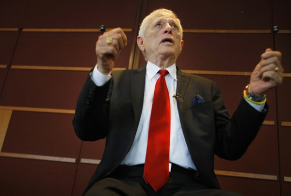 纪录片《血色海湾》导演控告日本太地町鲸鱼博