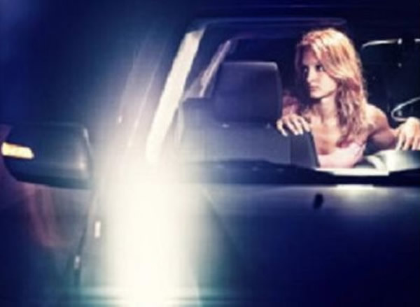 Ӣ��һ��Ů�ӳ��٣���¼ȴ��ʾ�����Ĺ��ɷ򡸹��ɷ��ڿ�����