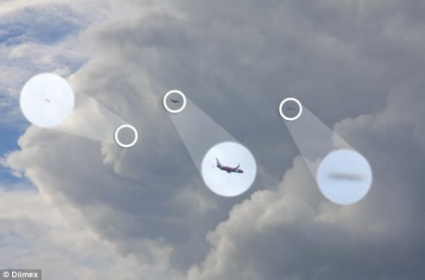 澳洲悉尼海岸上空巨大风暴云中两个UFO追逐维珍客机？