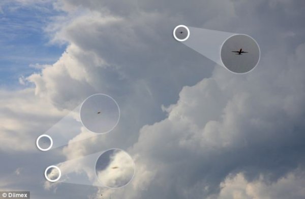 澳洲悉尼海岸上空巨大风暴云中两个UFO追逐维珍客机？