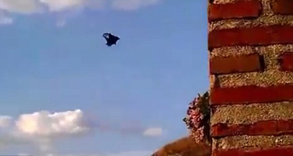 西班牙著名厨师在国际航空节低空跳伞出意外坠亡