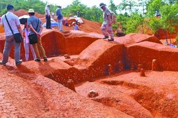 河口镇磨刀山遗址发掘现场图片