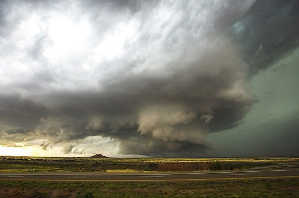 美国新墨西哥州迎来超强龙卷风袭击