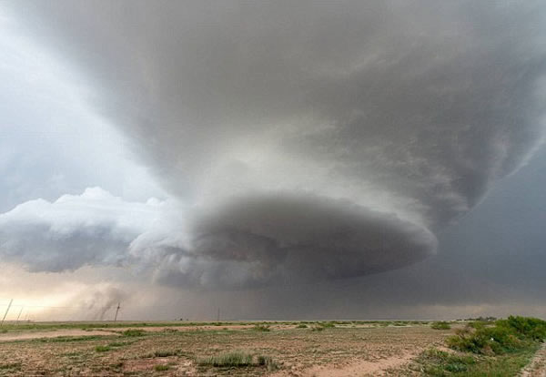 美国新墨西哥州迎来超强龙卷风袭击